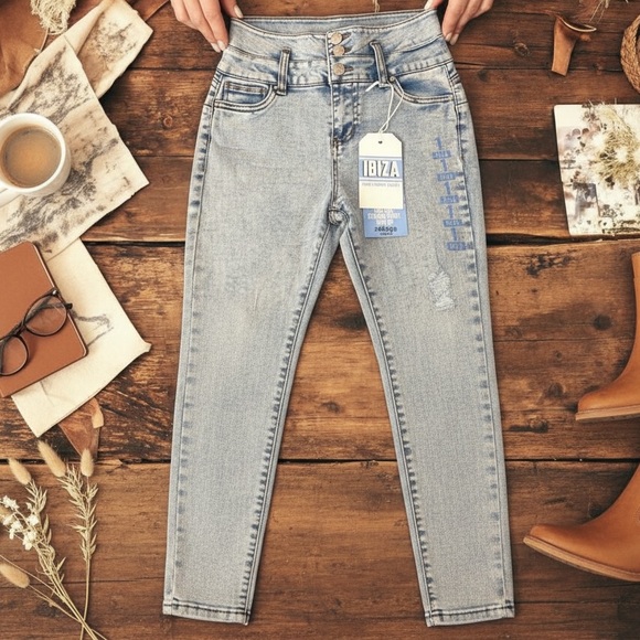 Refuge High Rise Light Blue Jeans - Picture 3 of 13